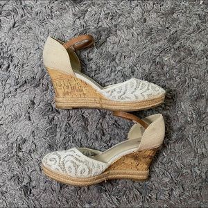 White Wedges